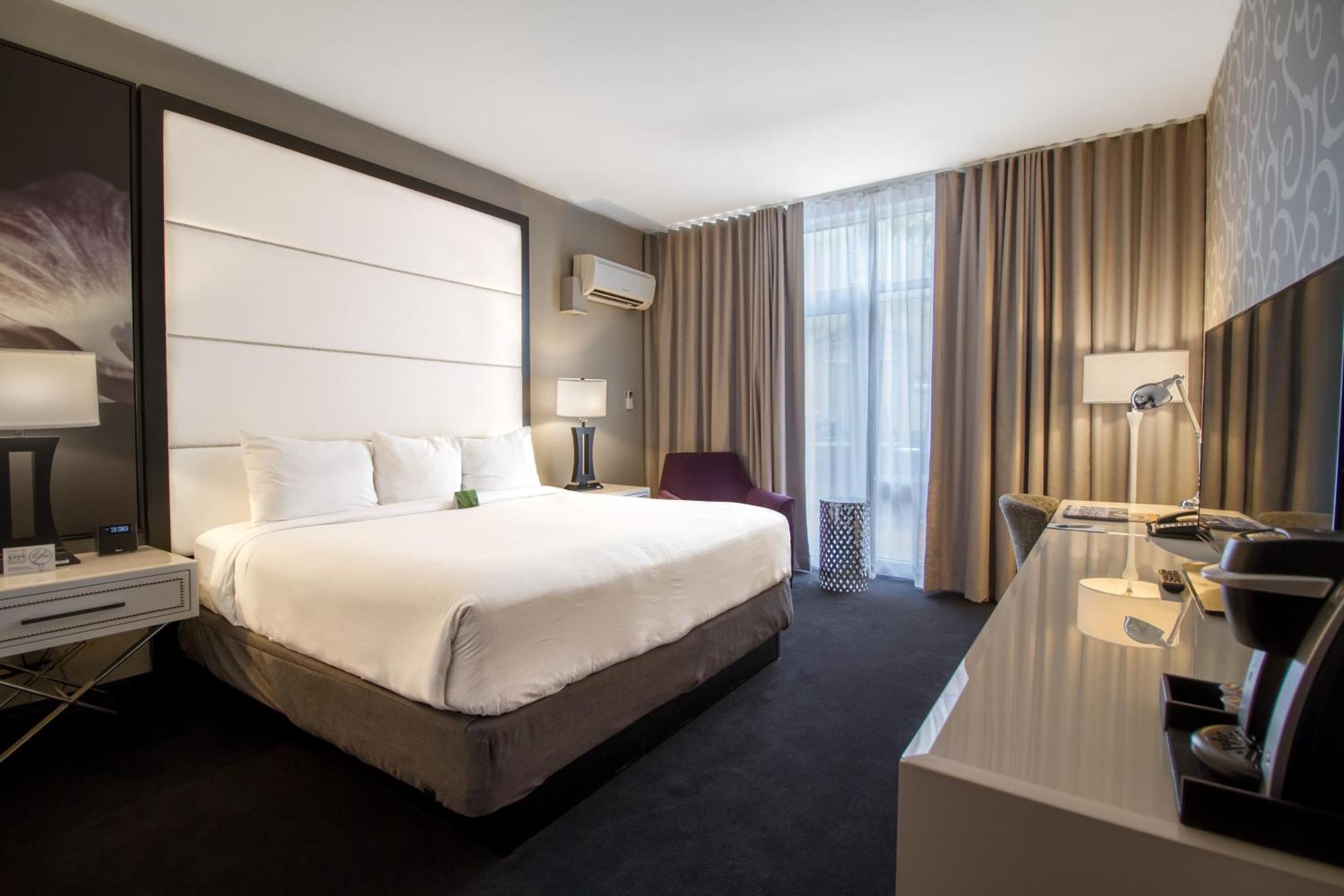 King Suite Mobility Access or Non-Smoking