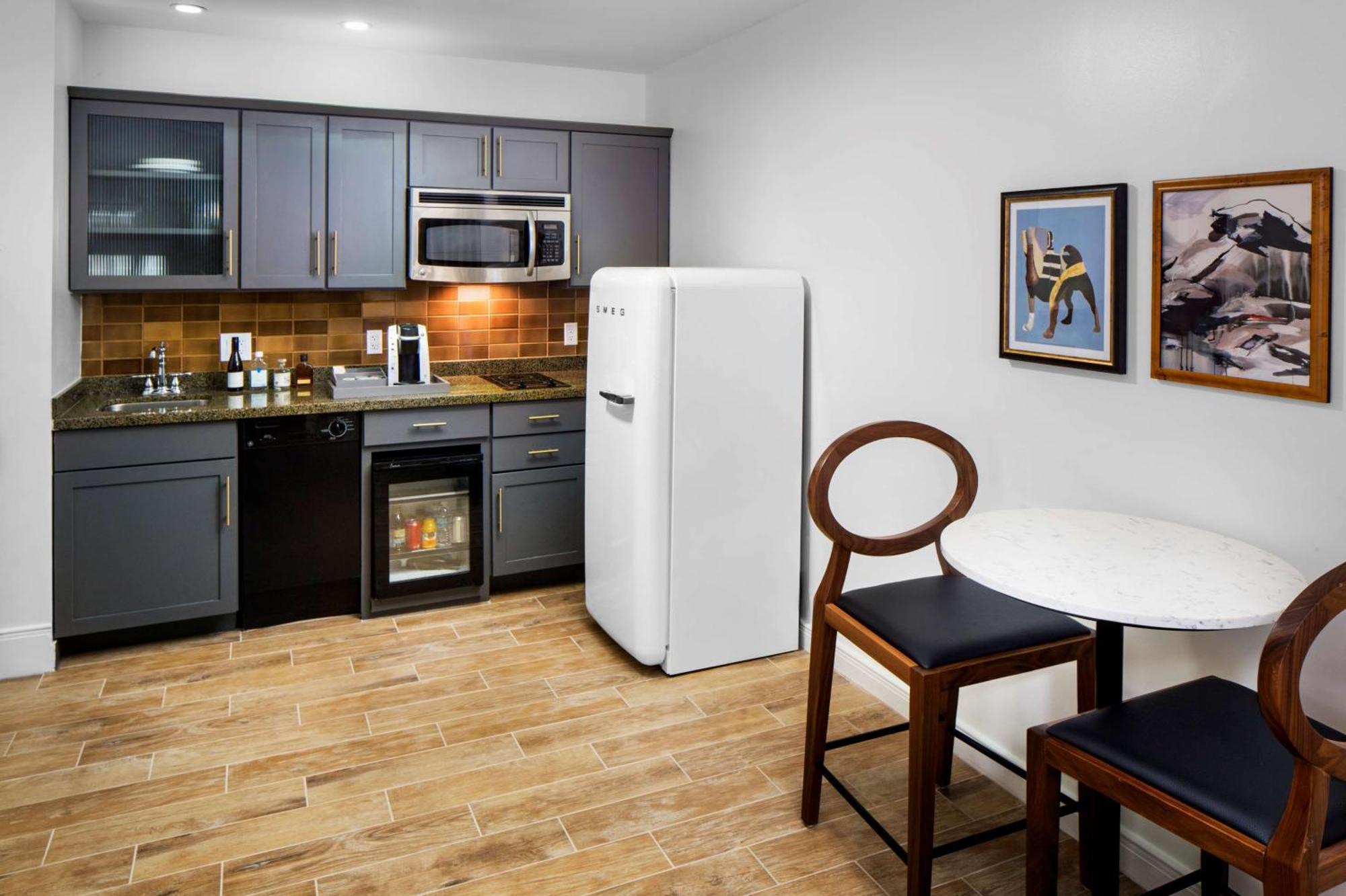 Deluxe Suite,1275828538:JPEG