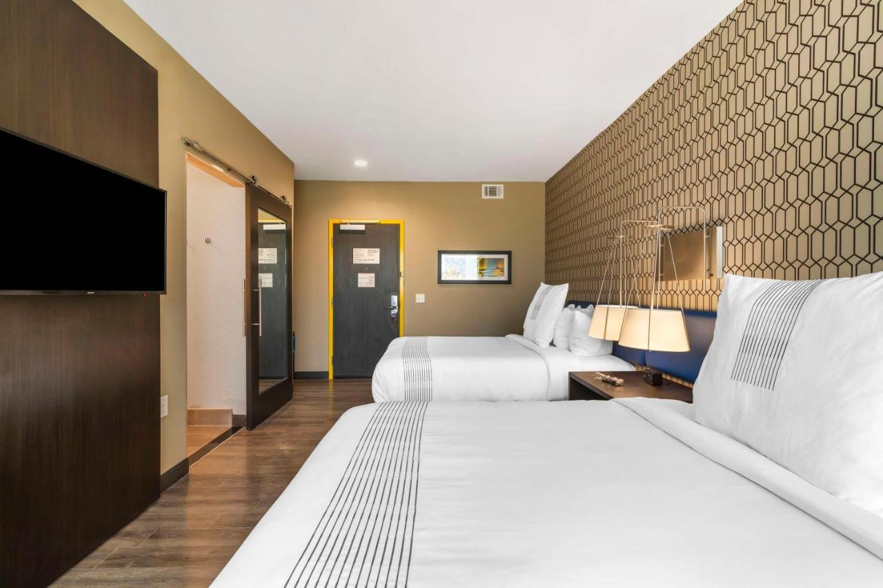 Queen Room Two Queen Beds
