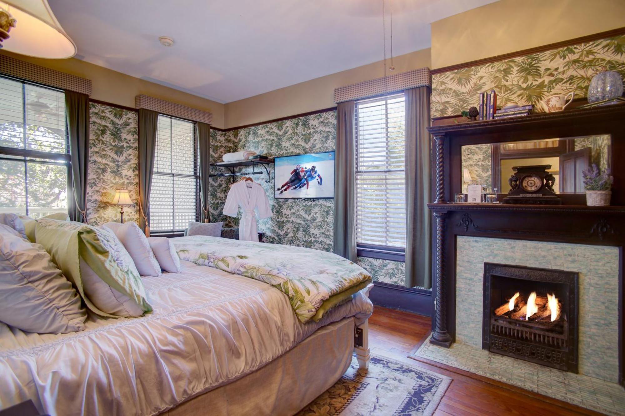 King Room - Live Oak Canopy