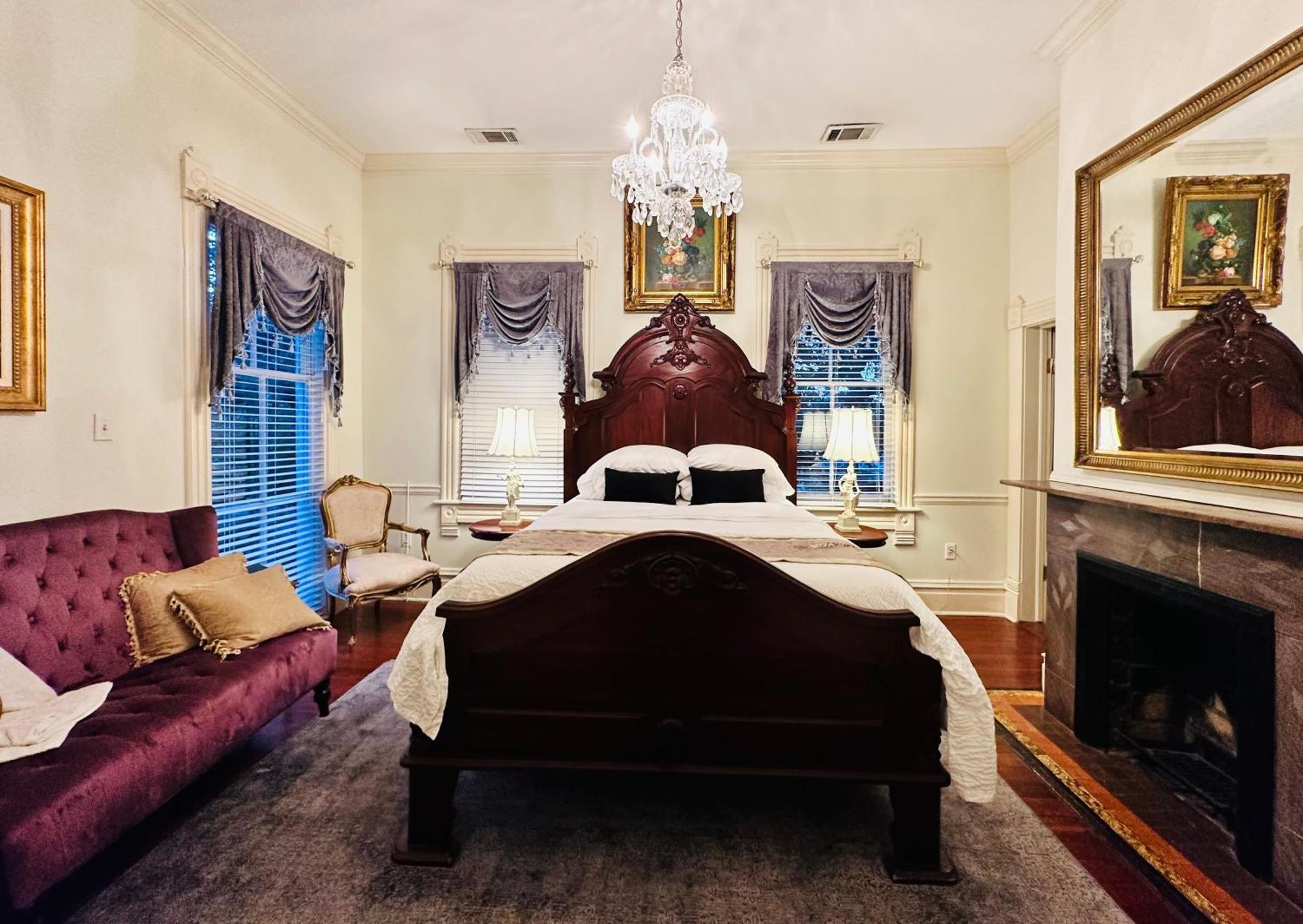 Deluxe Queen Room,1592924488:JPEG