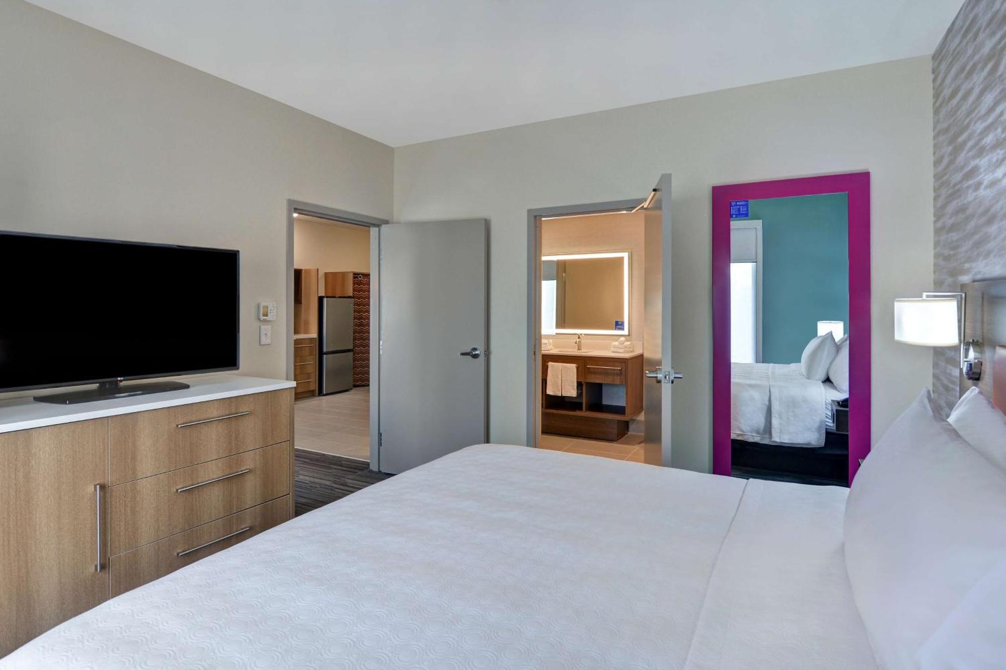 One-Bedroom King Suite Non-Smoking