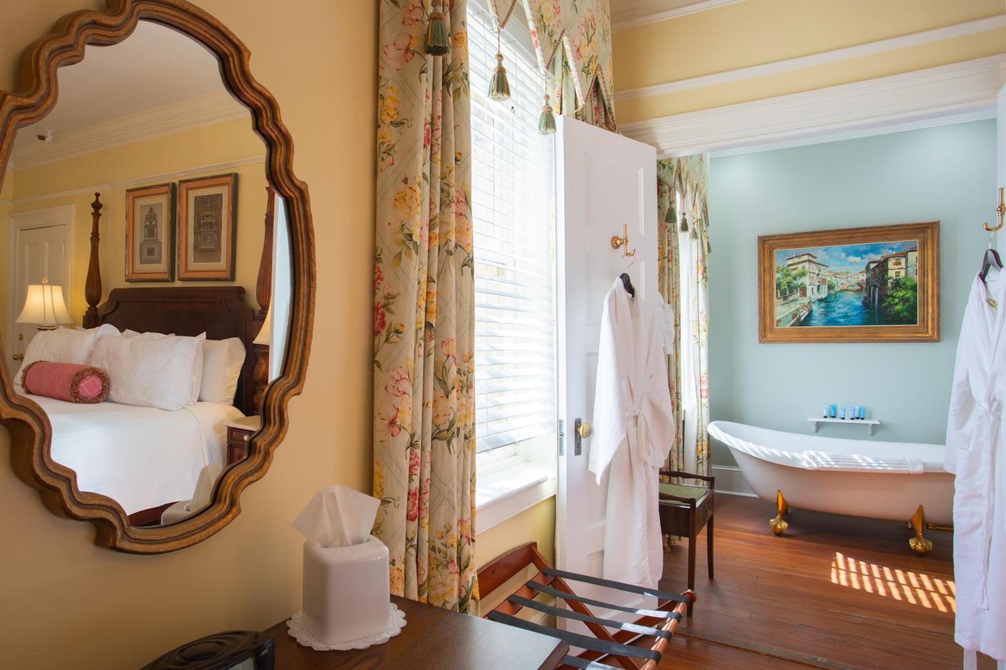 The Oglethorpe Penthouse Suite