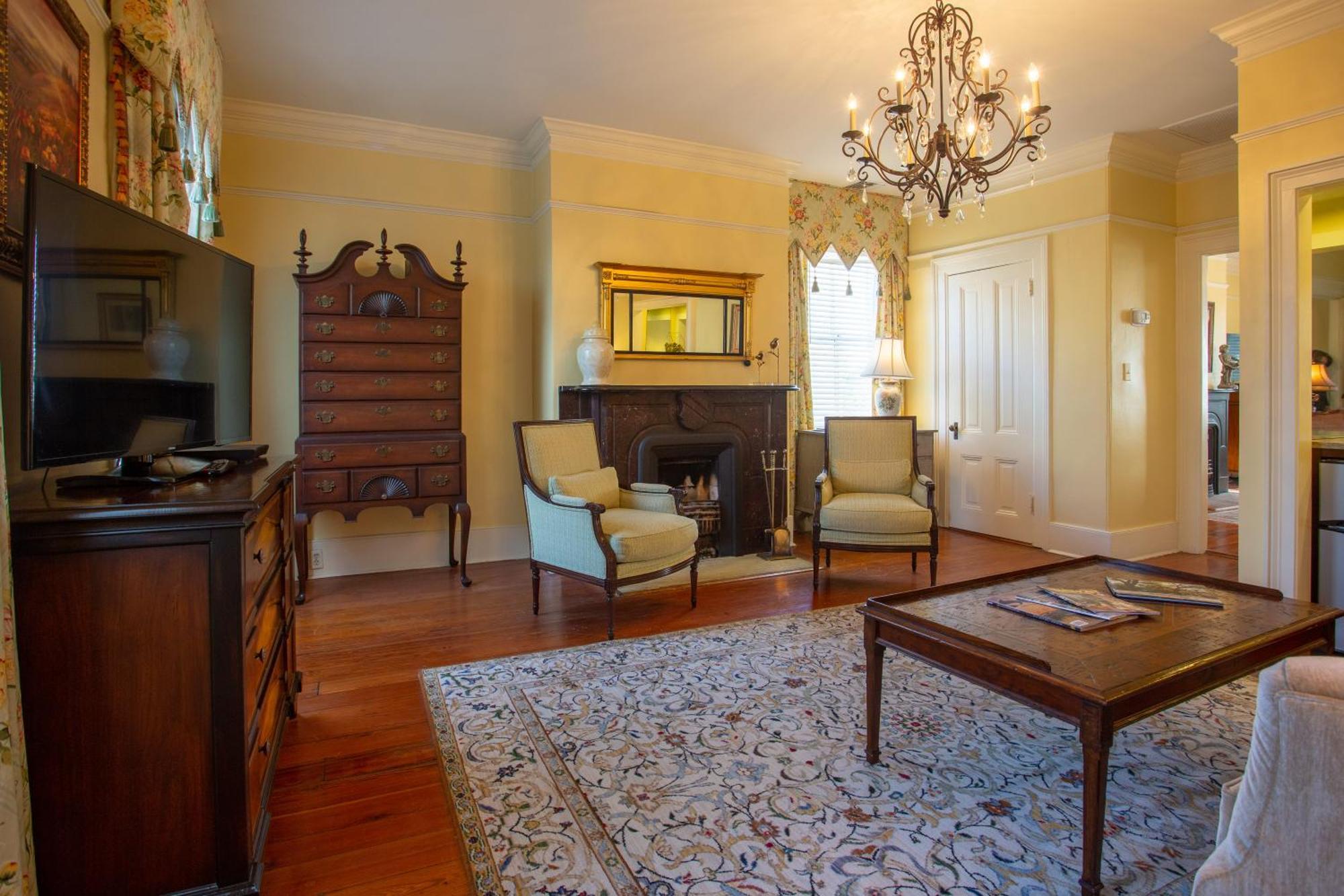 The Oglethorpe Penthouse Suite