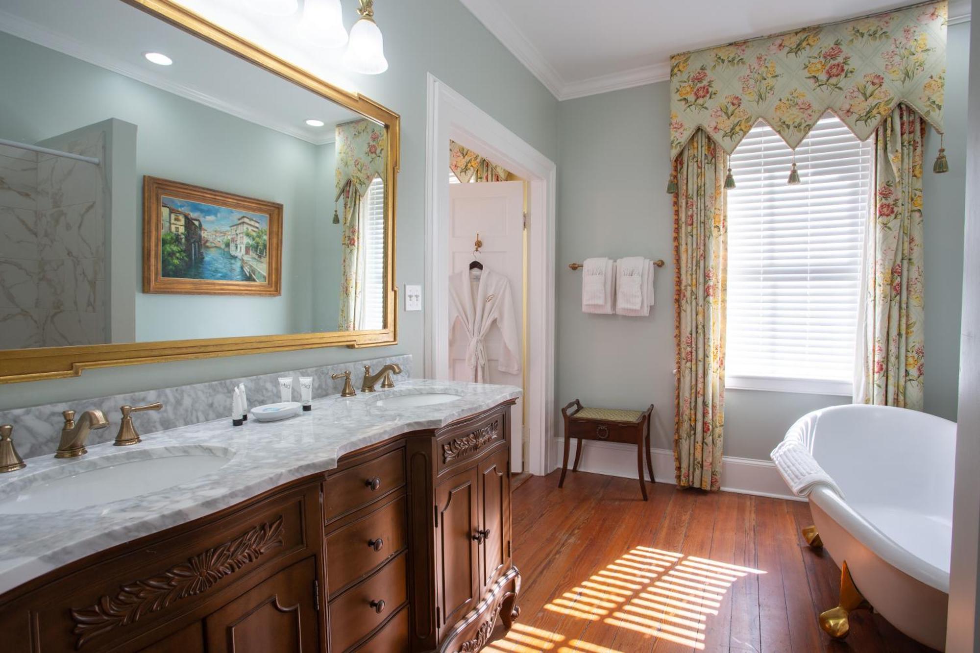 The Oglethorpe Penthouse Suite