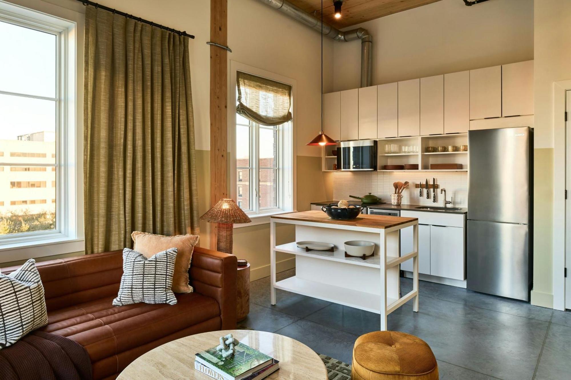 One-Bedroom Queen Suite