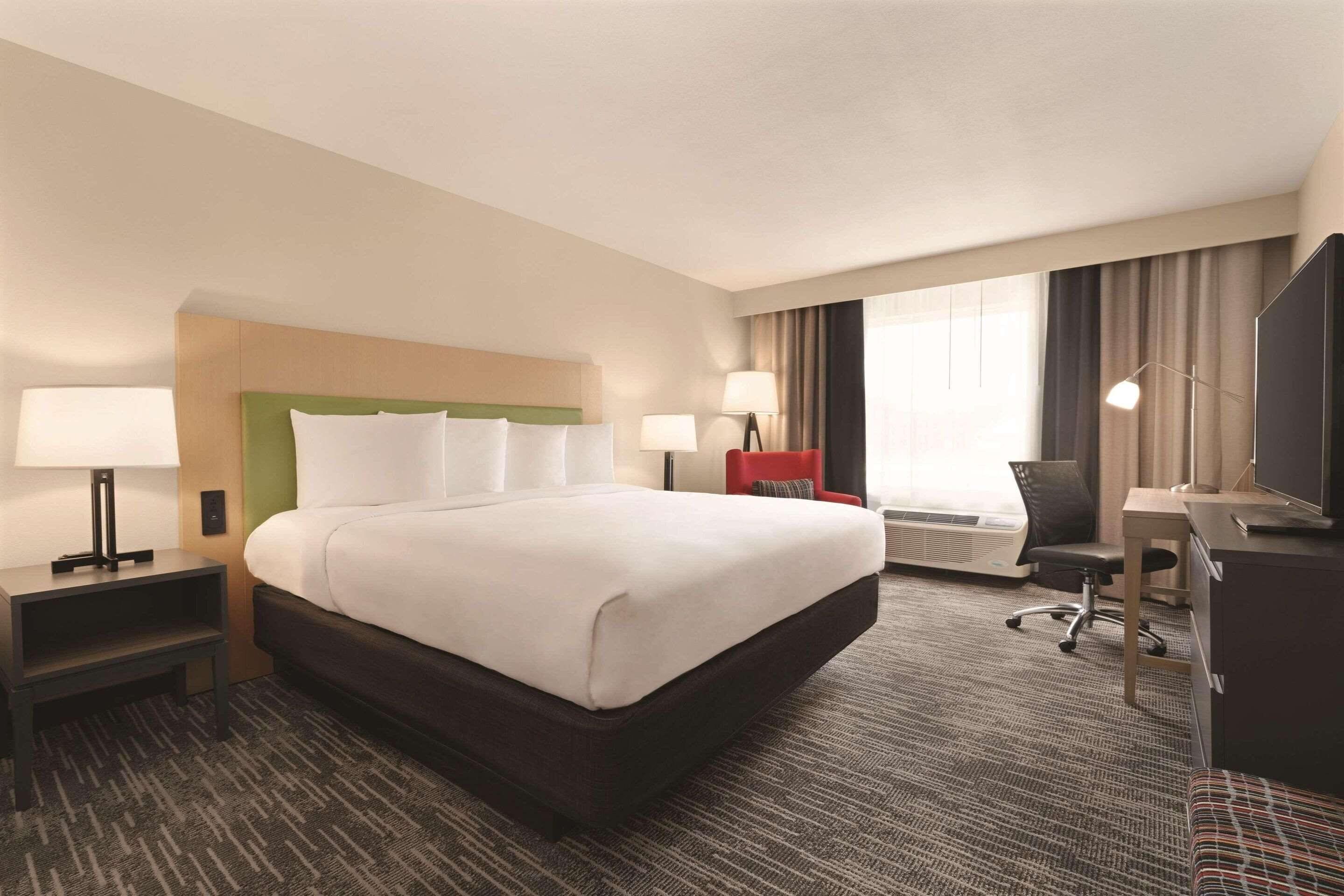 One-Bedroom Queen Suite Non-Smoking