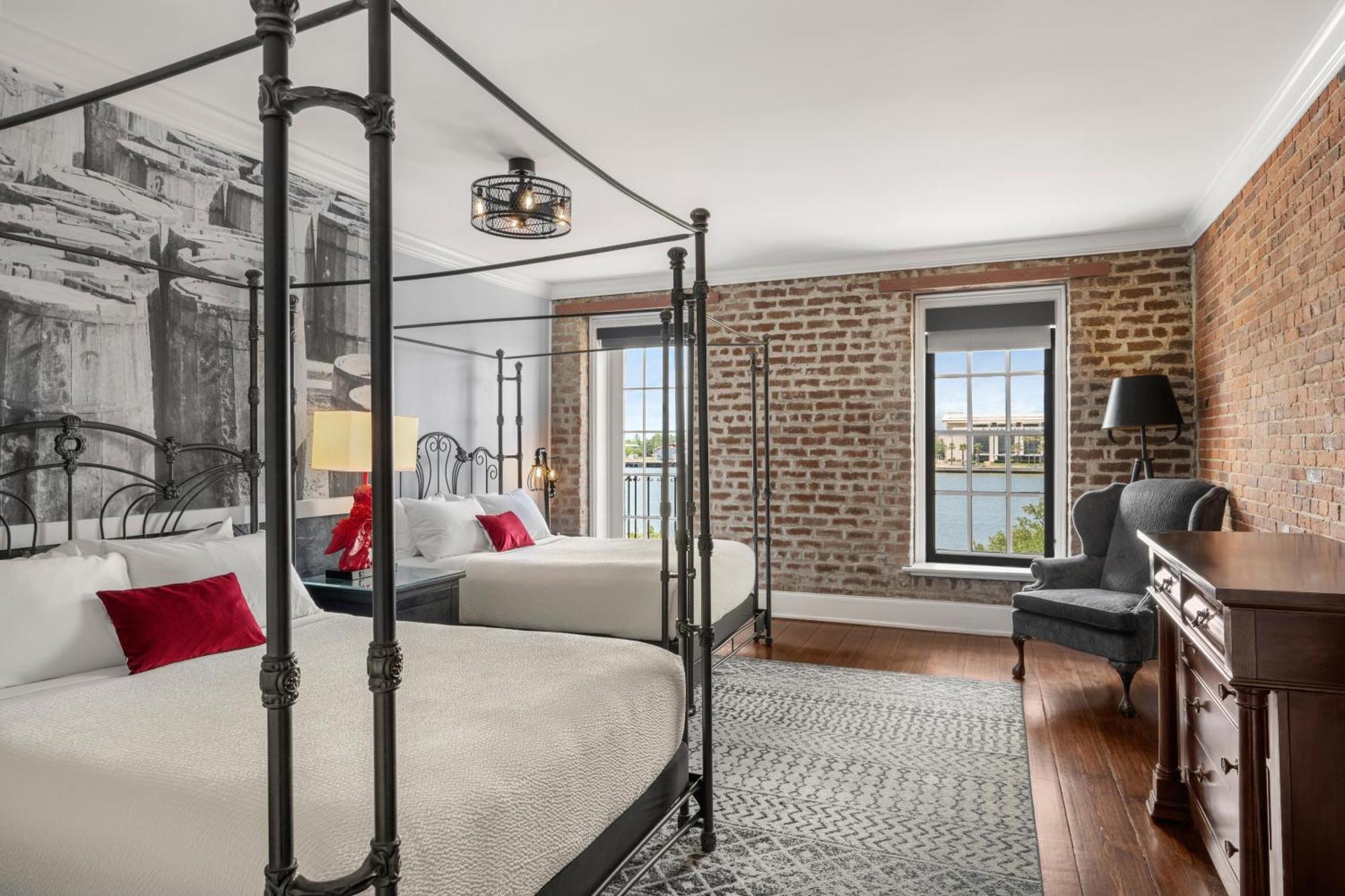 Queen Room Two Queen Beds Riverview Balcony