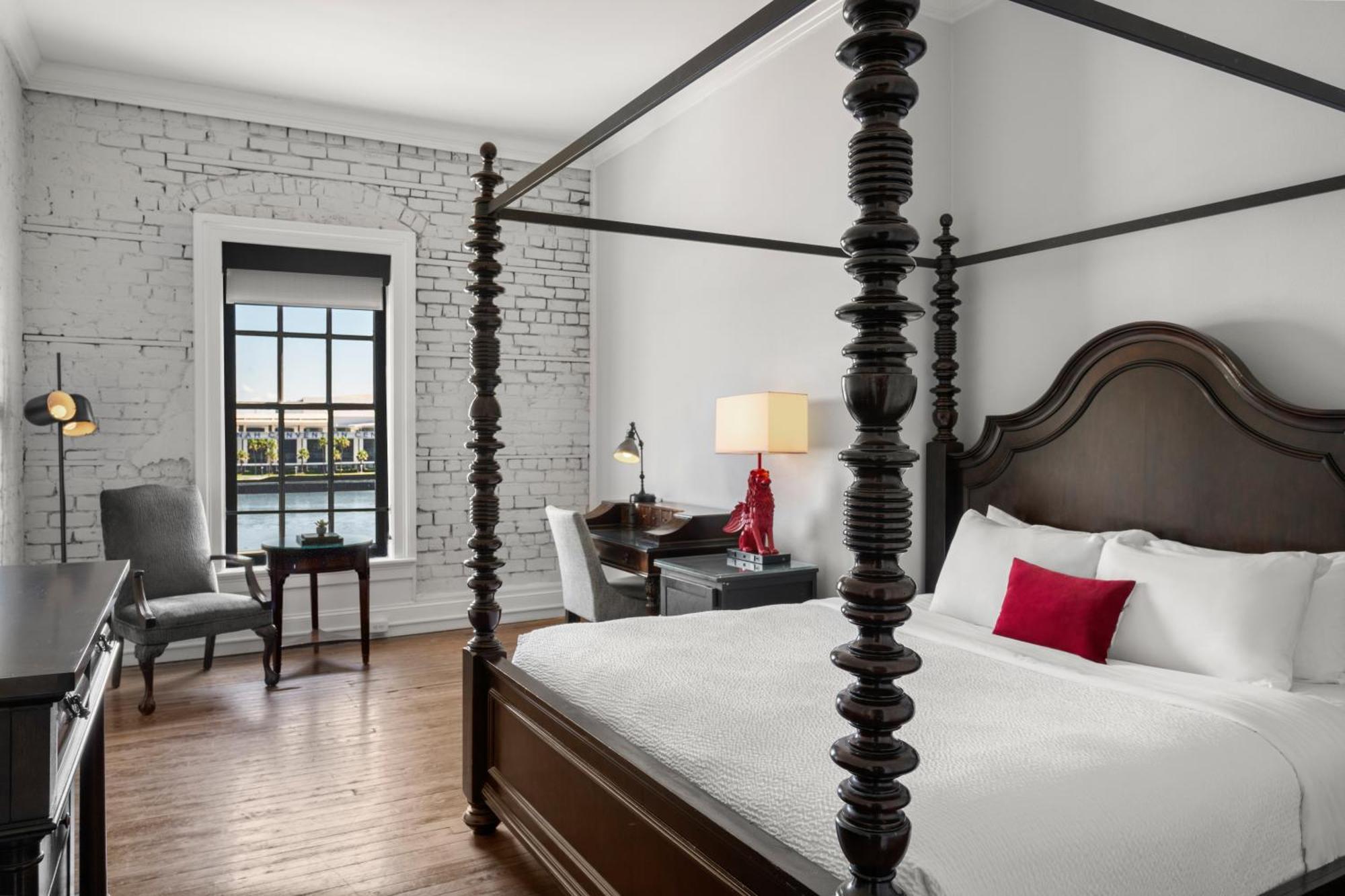 Queen Room Riverview