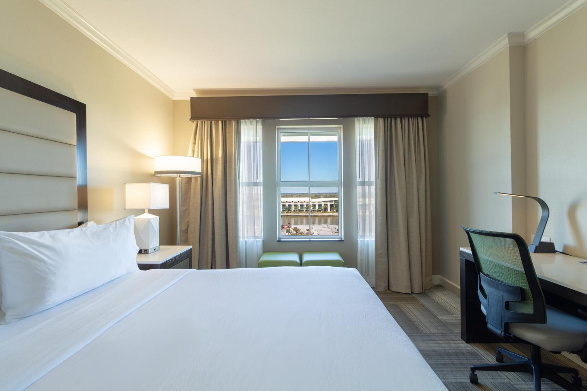 Standard King Room River View High Floor