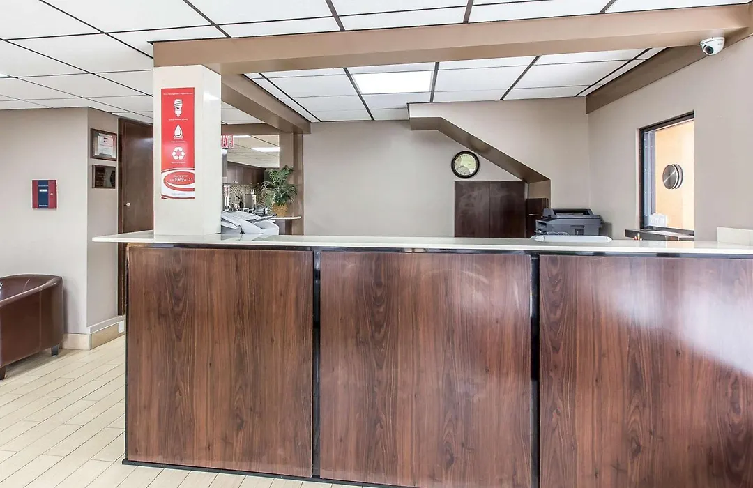 Econo Lodge Savannah Midtown-1