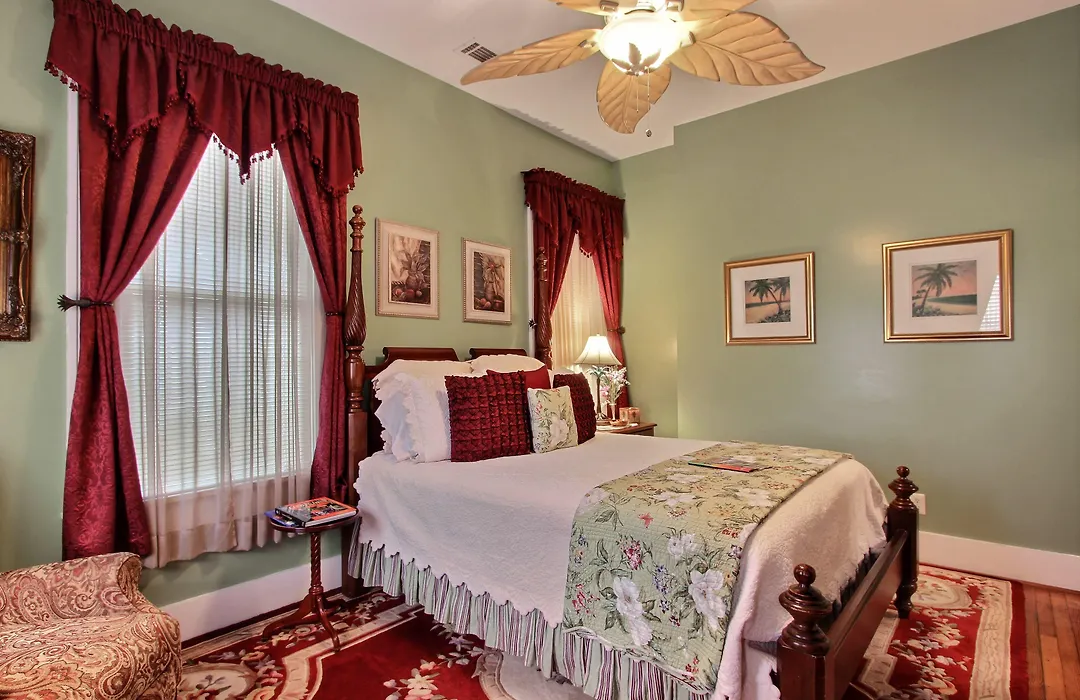 Green Palm Inn-1