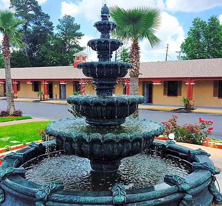 Deluxe Inn - Savannah-1