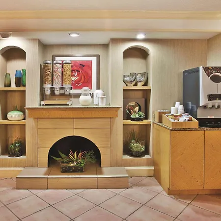 La Quinta Inn By Wyndham Savannah Midtown-2