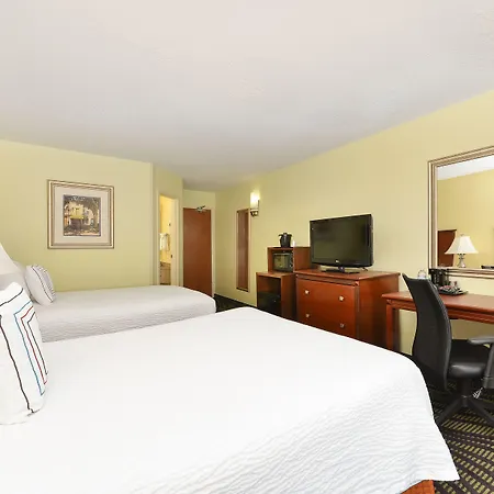 Baymont By Wyndham Savannah Midtown-2