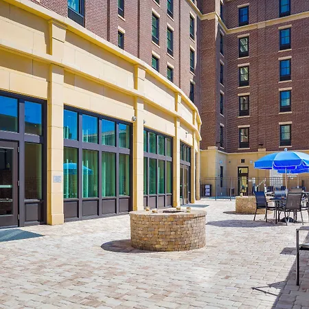 Fairfield Inn & Suites By Marriott Savannah Downtown Historic District-2