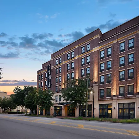 Fairfield Inn & Suites By Marriott Savannah Downtown Historic District-3