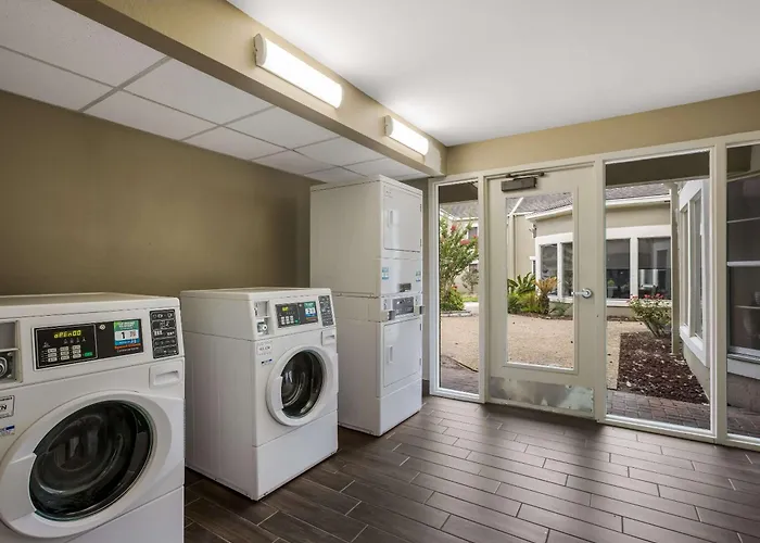 Mainstay Suites Savannah Midtown