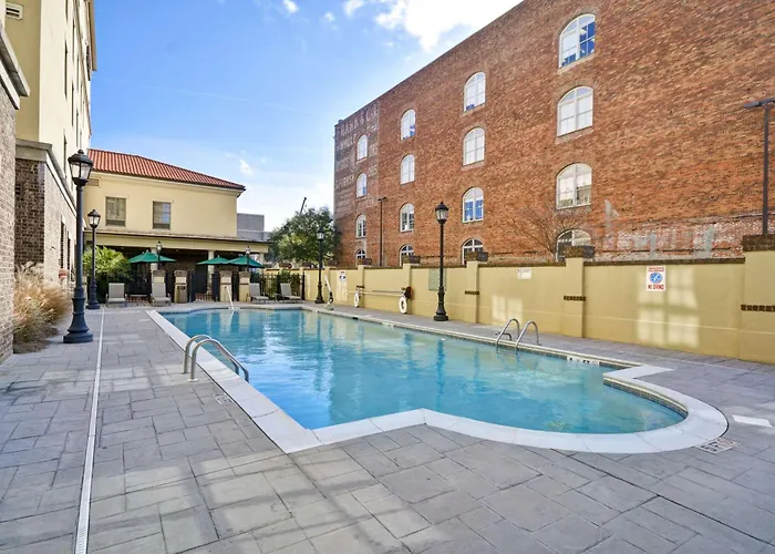 Hampton Inn & Suites Savannah Historic District