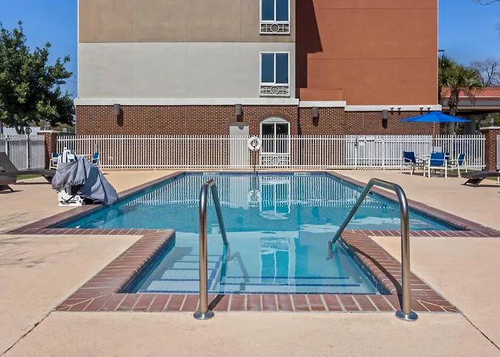Holiday Inn Express Hotel & Suites Savannah Midtown By Ihg