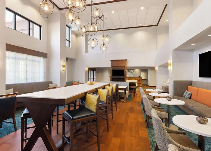 Hampton Inn & Suites Savannah-Airport